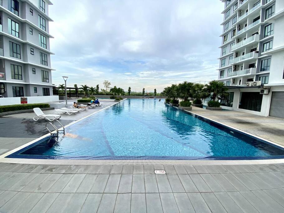 Apartment 1610 The Platino 5min To Paradigm Sutera *